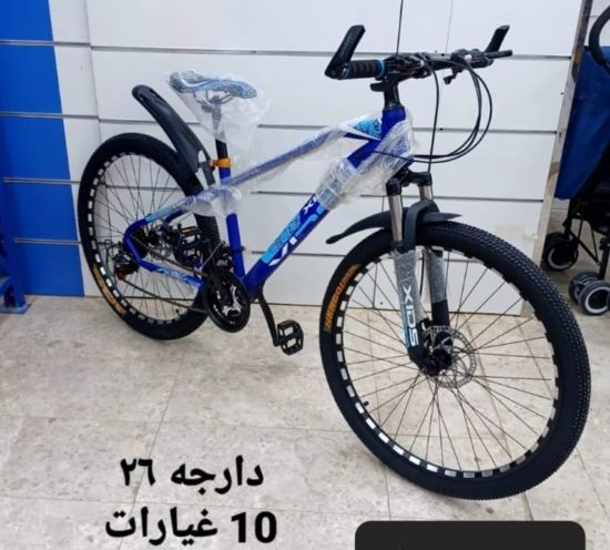 صورة دراجة رياضية زرقاء بكفرات مقاس 26